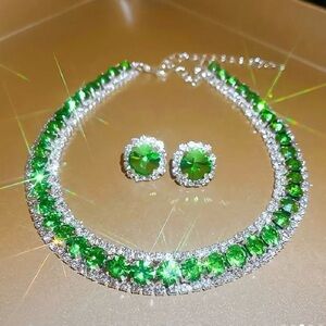 Luxurious One- Piece Vintage-Inspired Crystal Necklace And Earrings Set